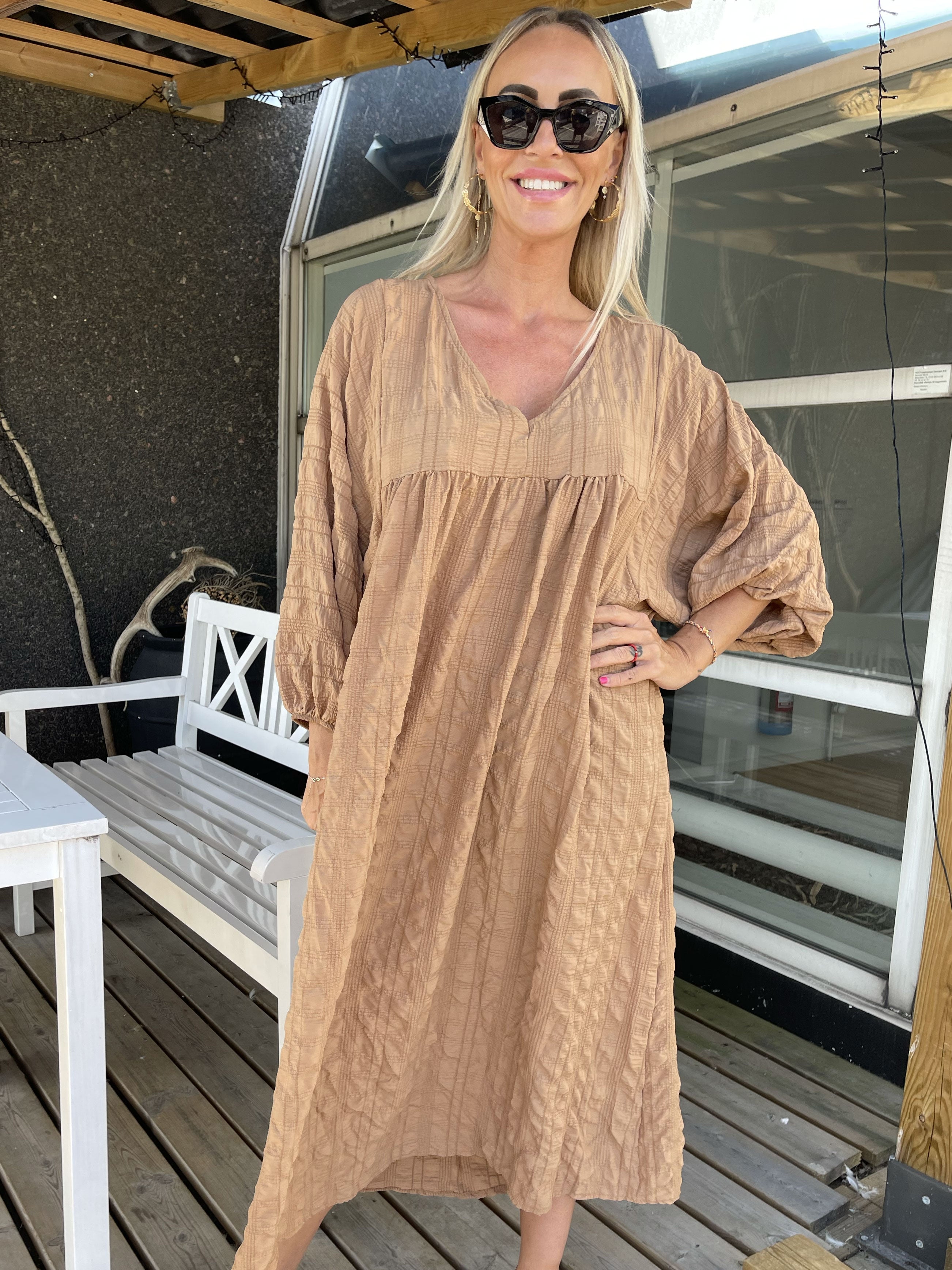 My - Lång klänning i babydoll form - Camel